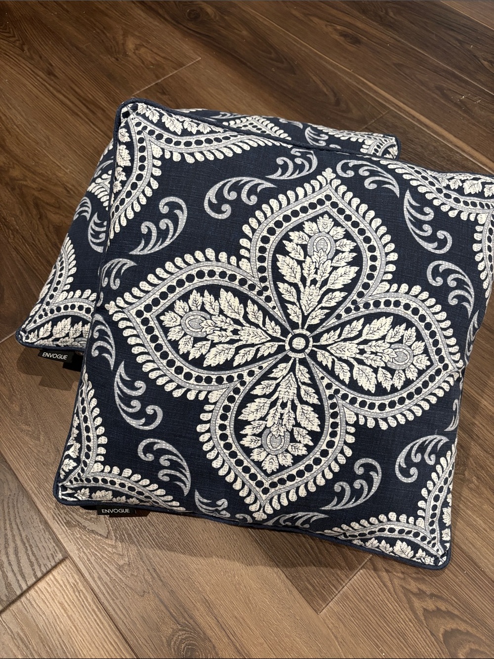 Envogue Navy and White Paisley Medallion Accent Pillows - Set of 2
